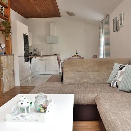 Leonora Apartment