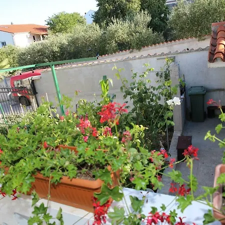 Leonora Apartament *