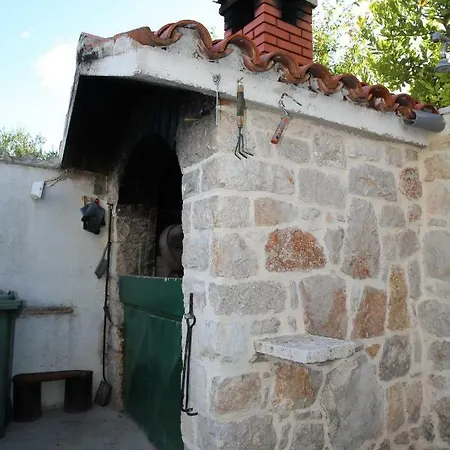 Leonora Apartman *